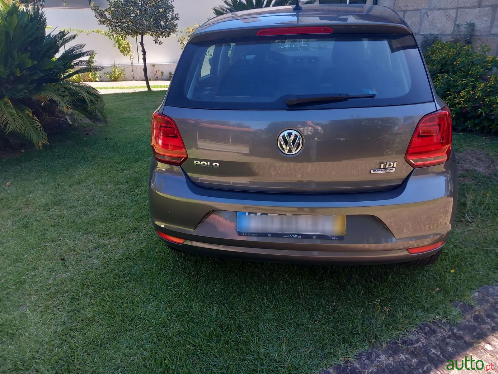 2015' Volkswagen Polo photo #4