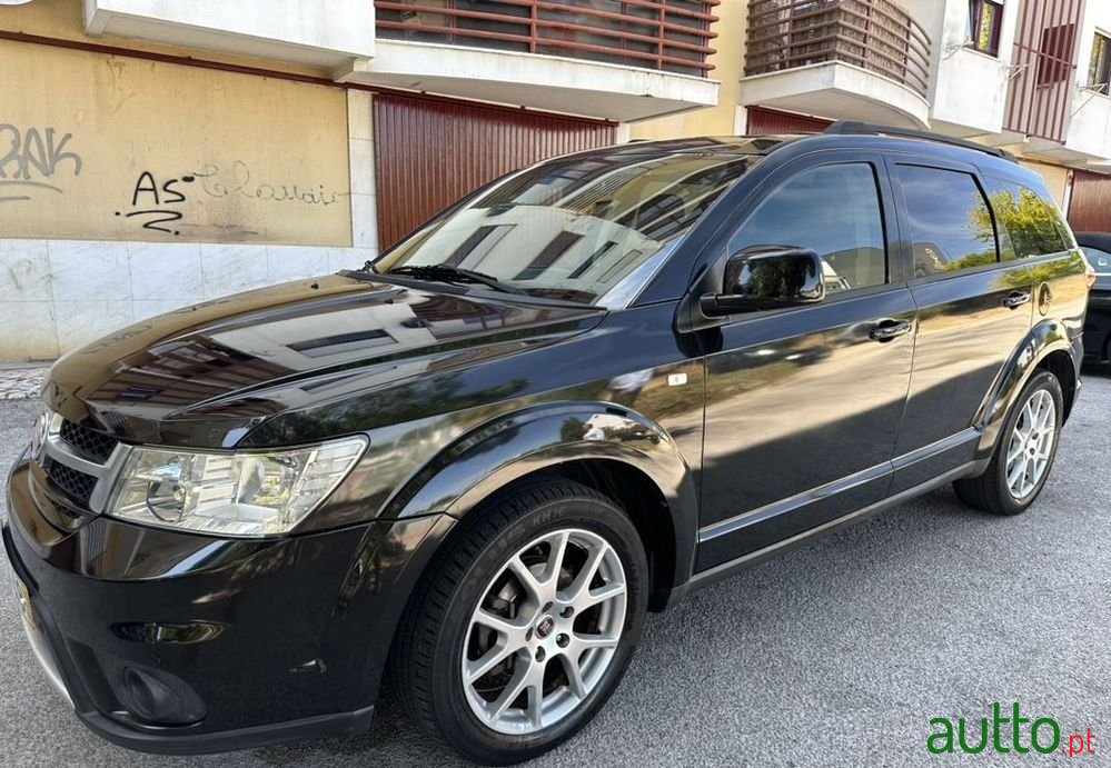 2011' Fiat Freemont photo #4