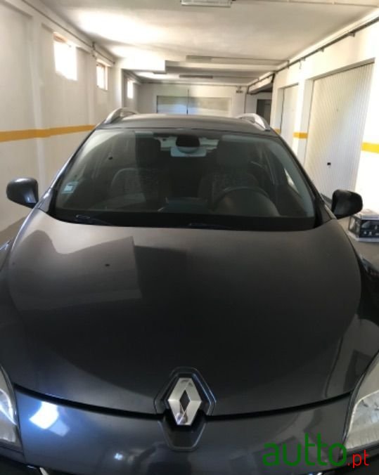 2012' Renault Megane photo #2