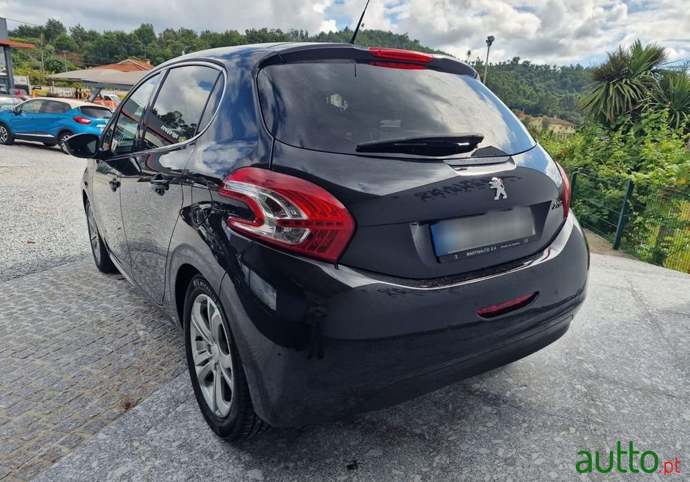 2012' Peugeot 208 photo #5