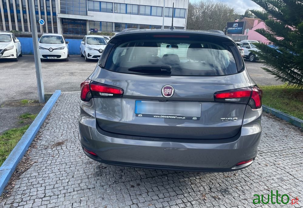 2020' Fiat Tipo Station Wagon photo #6