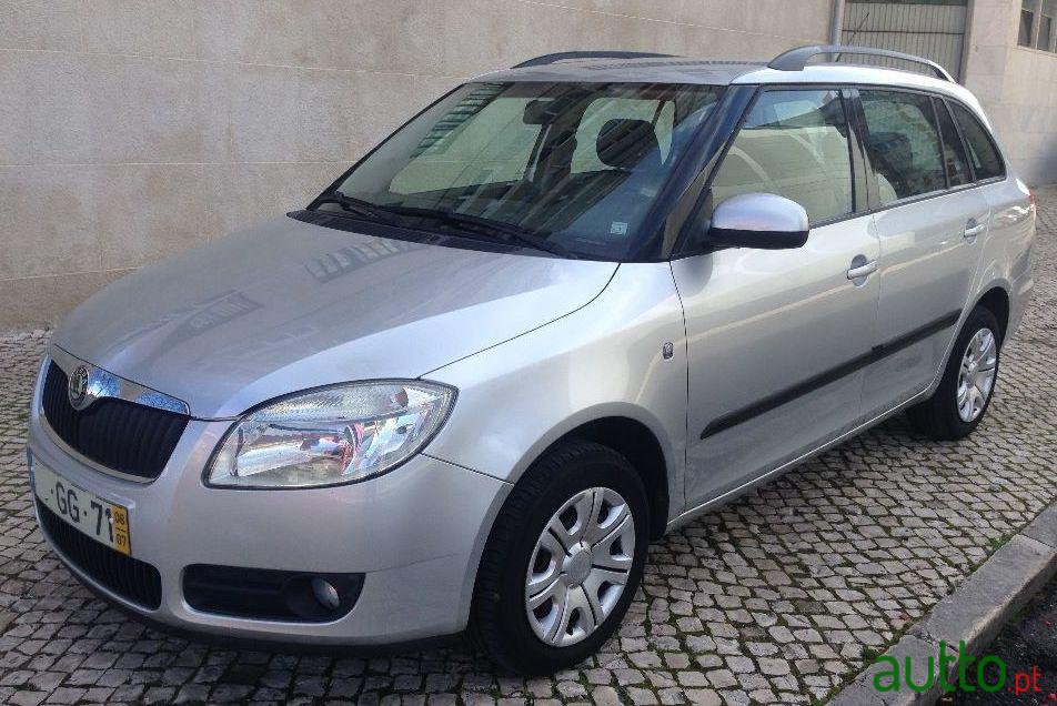 2008' Skoda Fabia Break photo #2