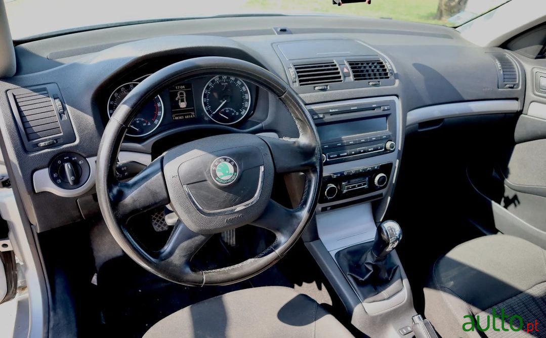 2009' Skoda Octavia photo #5