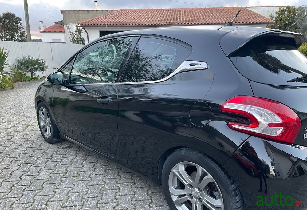 2014' Peugeot 208 photo #5