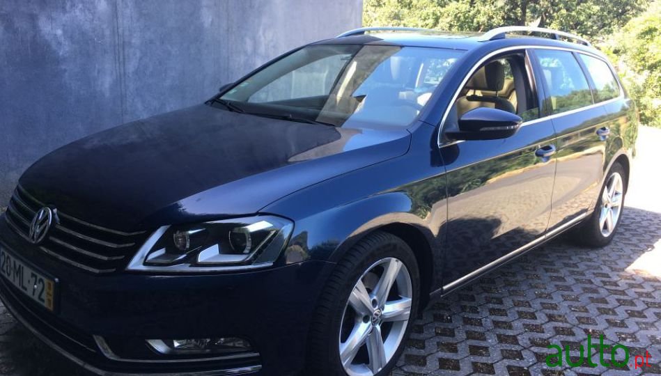 2011' Volkswagen Passat Variant photo #1