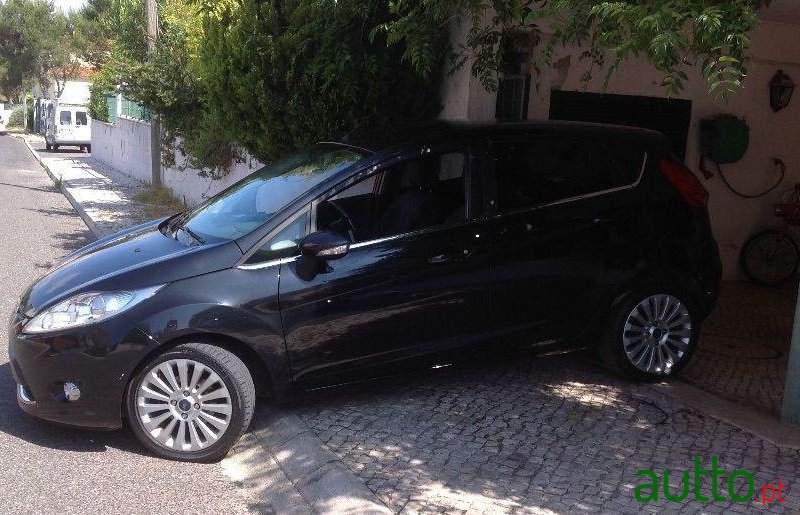 2010' Ford Fiesta Titanium Tdci photo #2