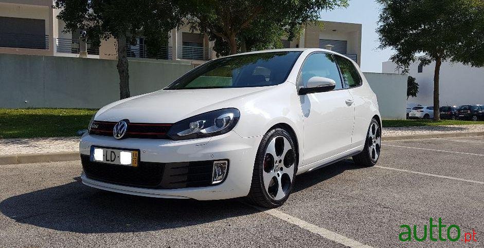 2010' Volkswagen Golf Gti photo #1