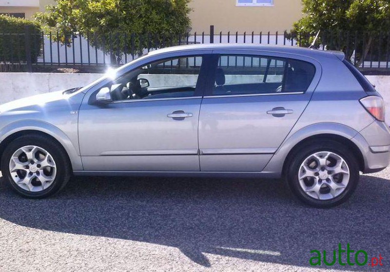 2004' Opel Astra photo #2