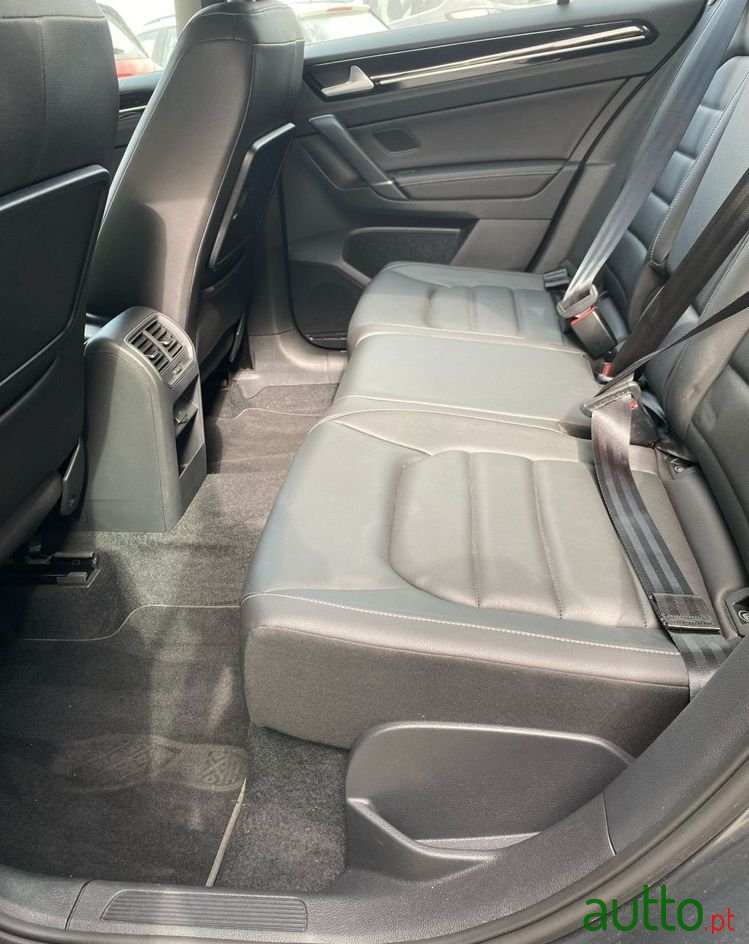 2017' Volkswagen Golf photo #5