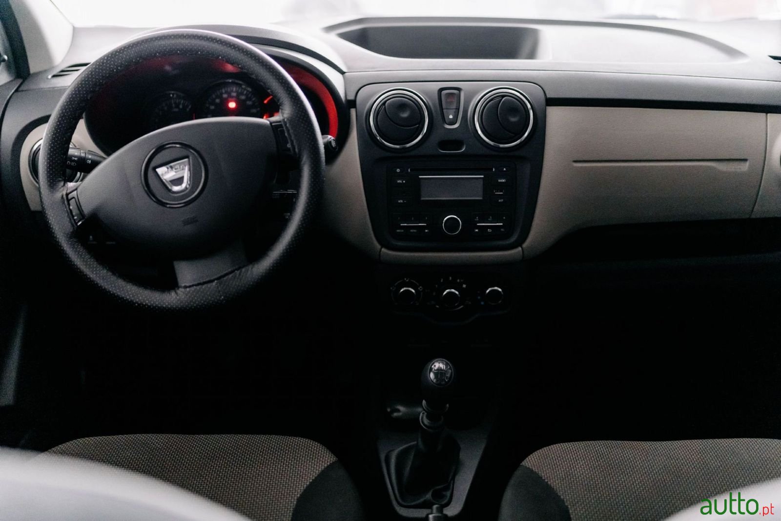 2015' Dacia Lodgy photo #2