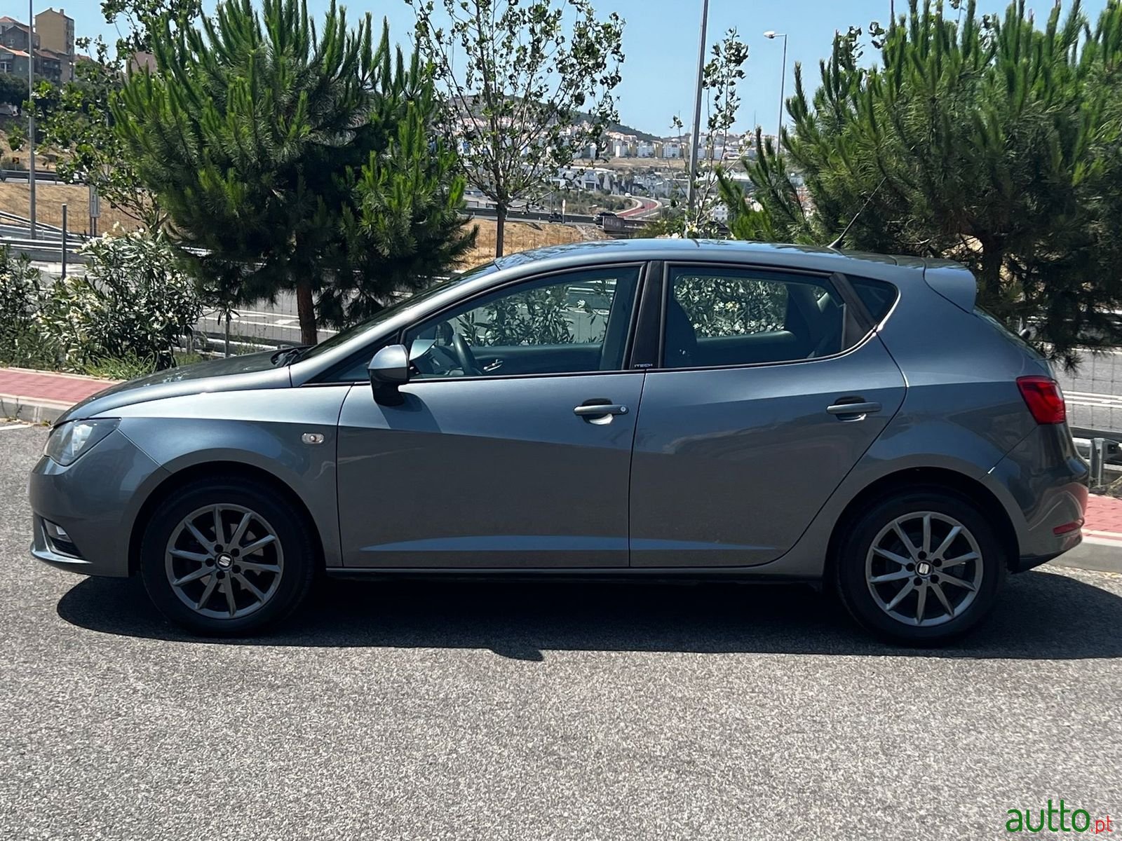 2015' SEAT Ibiza photo #5