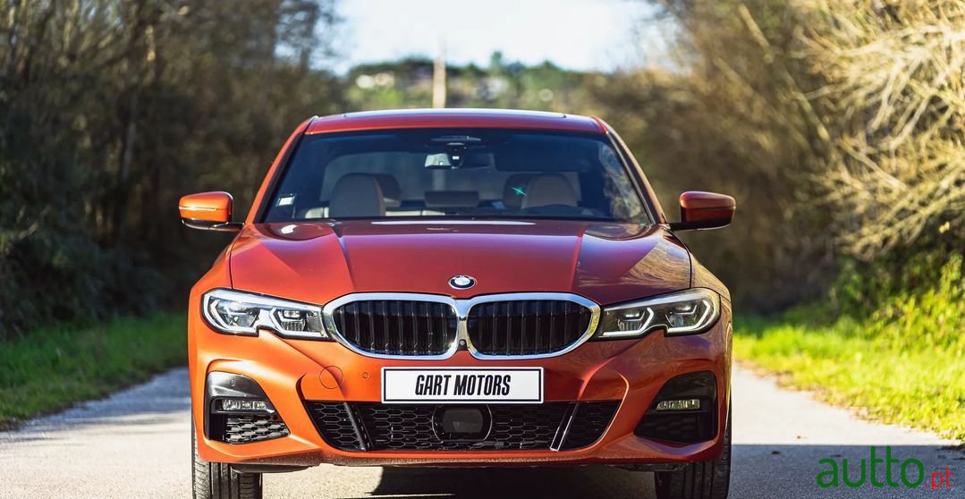 2019' BMW 330 photo #3