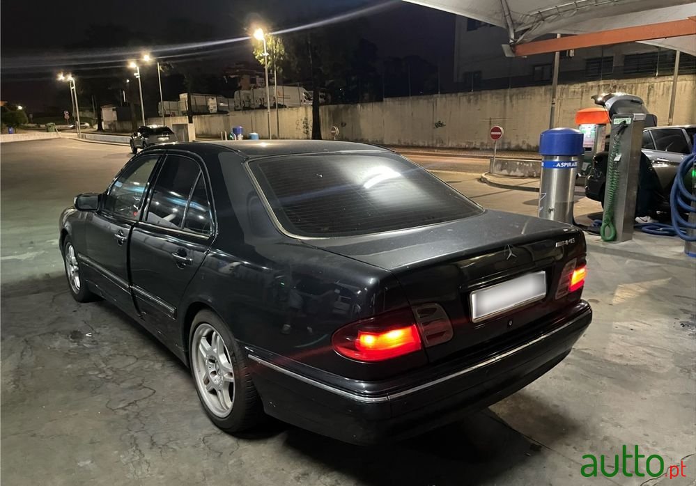 2001' Mercedes-Benz E 220 photo #2