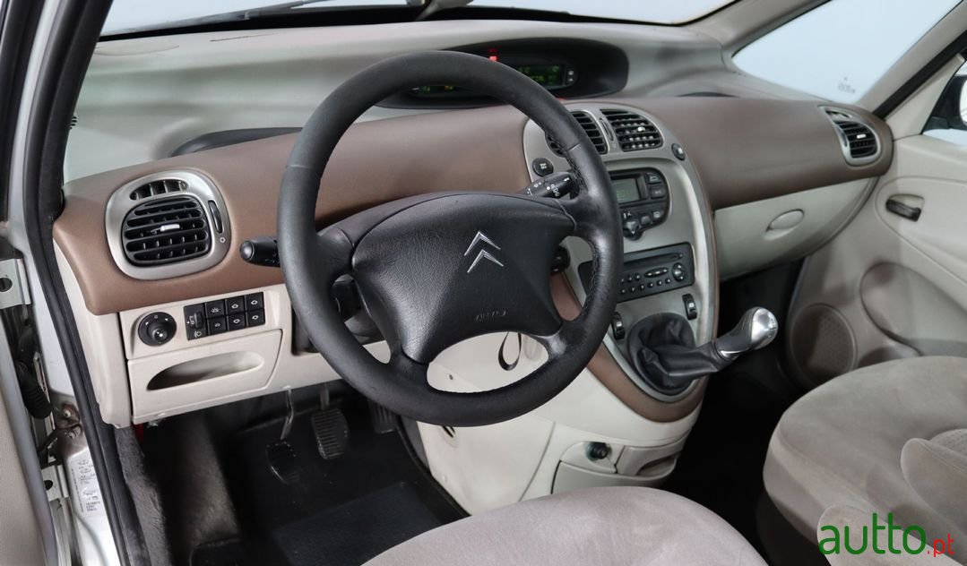 2004' Citroen Xsara Picasso photo #5