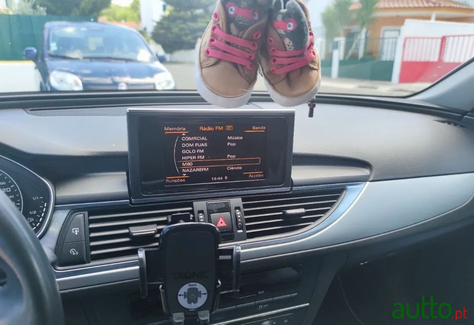 2011' Audi A6 Avant photo #5