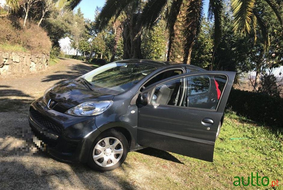 2009' Peugeot 107 1.0 Trendy photo #1