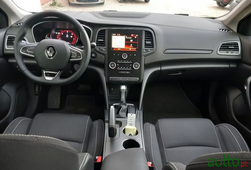 2020' Renault Megane Sport Tourer photo #5