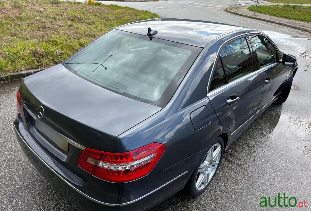 2011' Mercedes-Benz Classe E photo #3