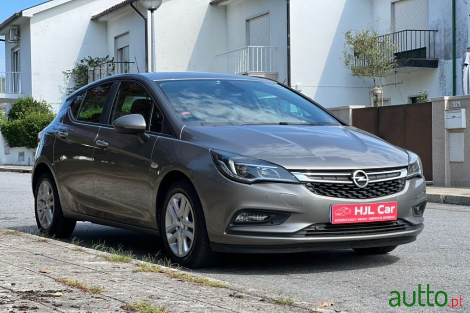 2016' Opel Astra photo #2
