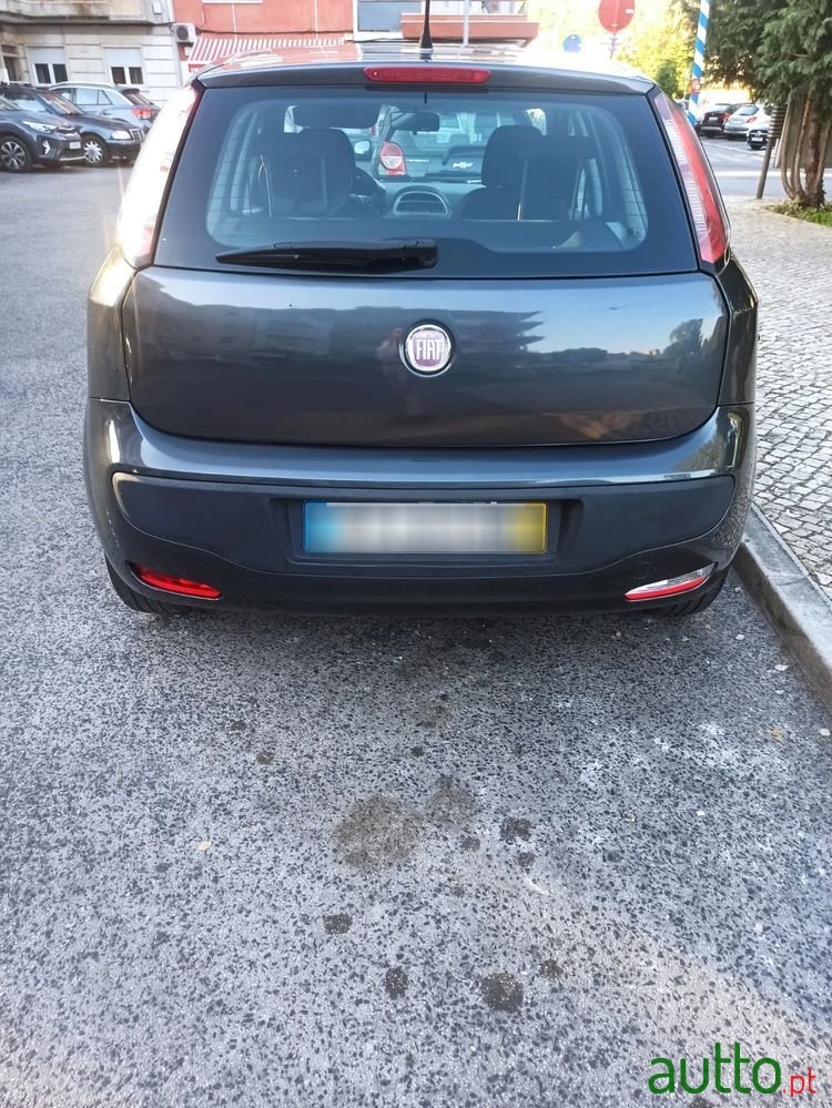 2011' Fiat Punto Evo photo #3