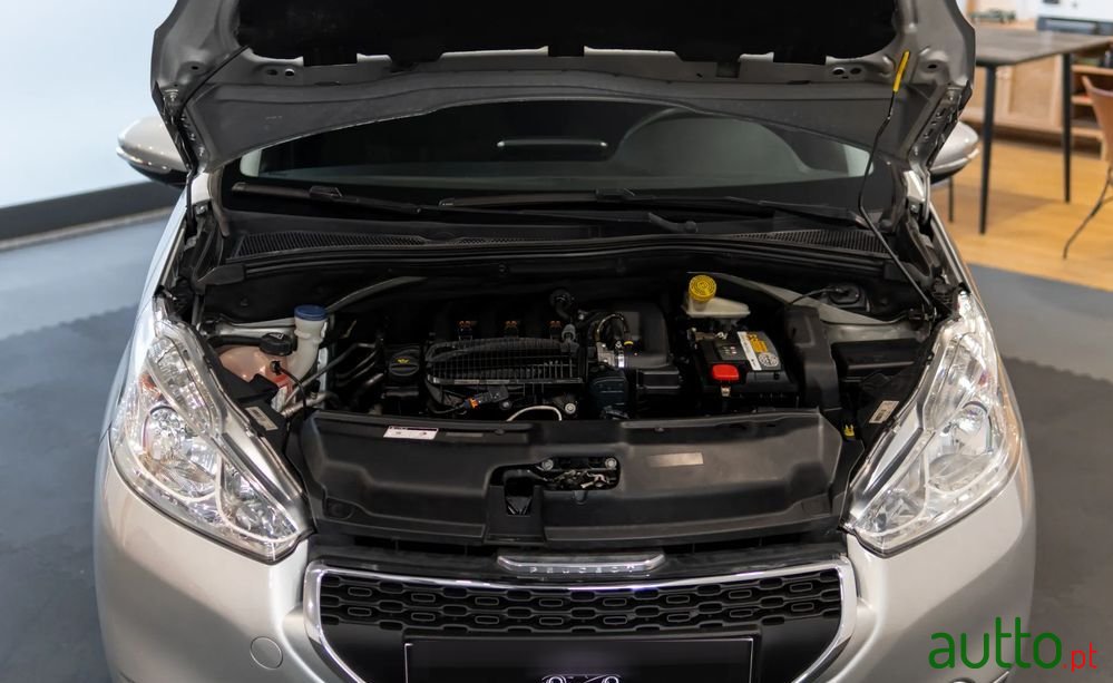 2013' Peugeot 208 1.2 Vti Se Style photo #3