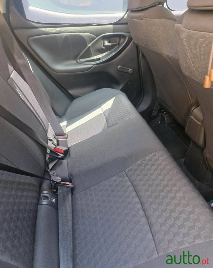 2022' Toyota Yaris photo #5