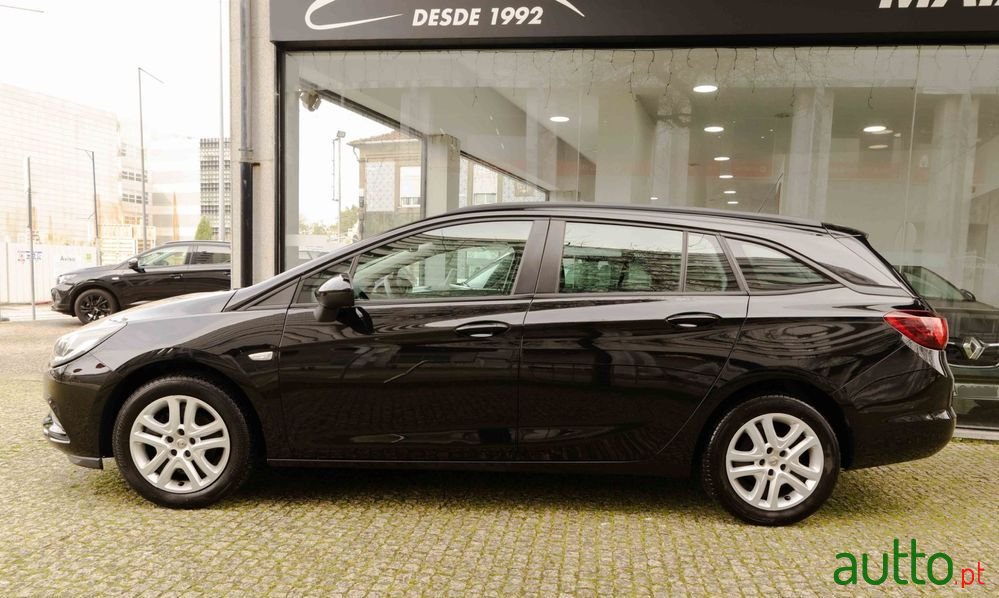 2019' Opel Astra Sports Tourer photo #2