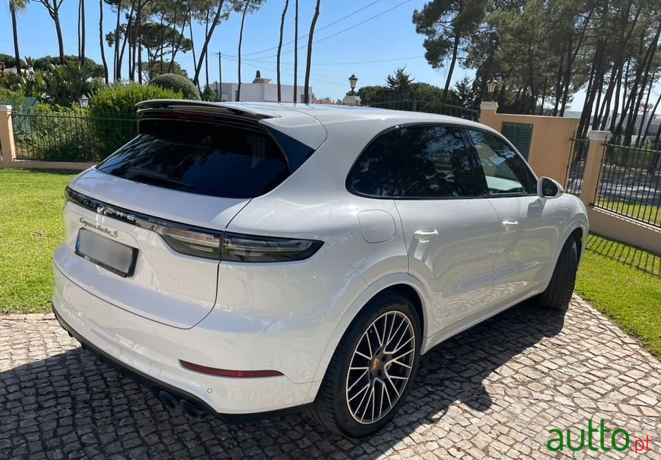 2020' Porsche Cayenne photo #3