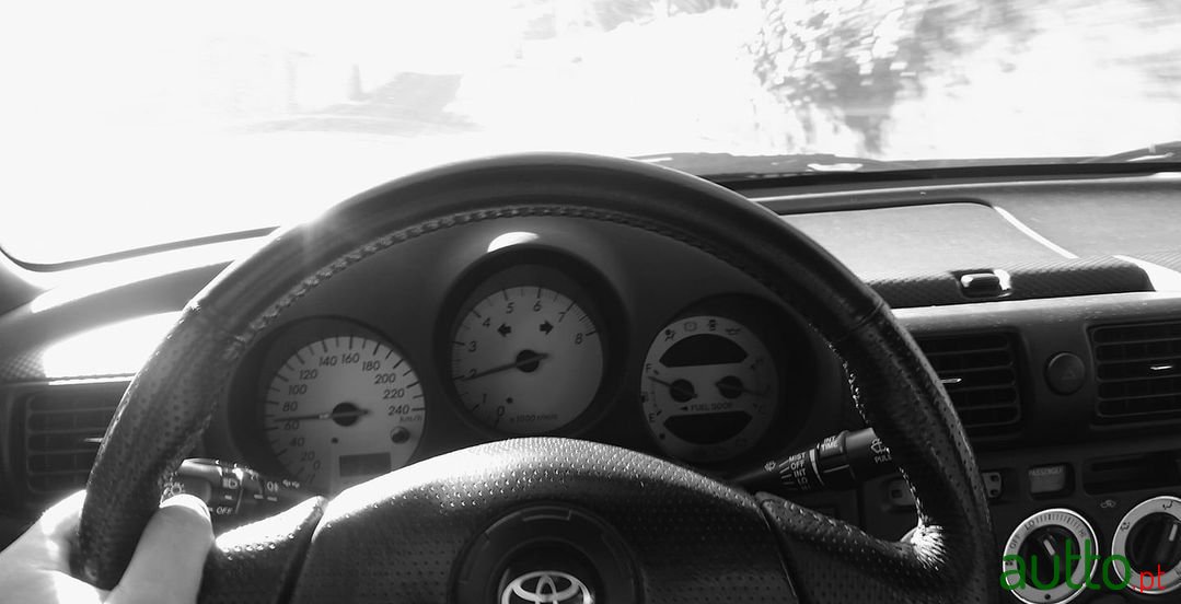 2002' Toyota MR2 photo #6