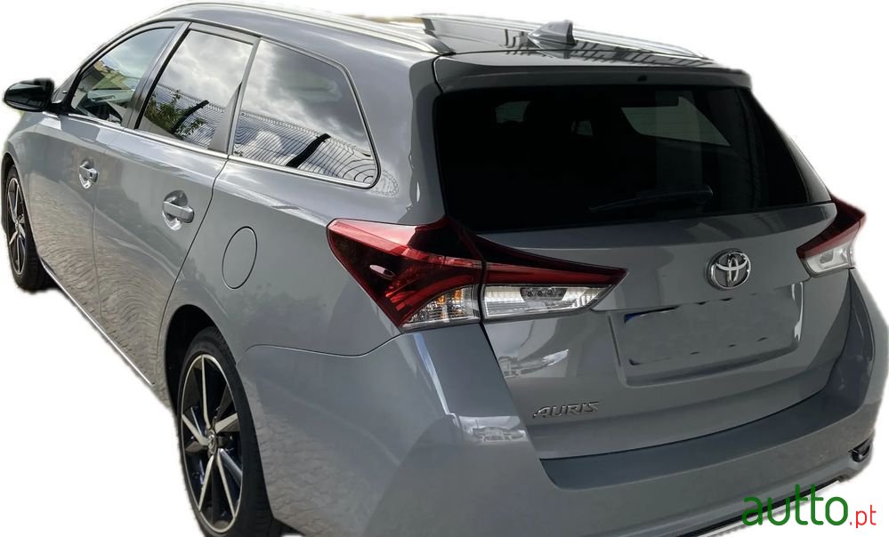 2018' Toyota Auris Touring Sports photo #4
