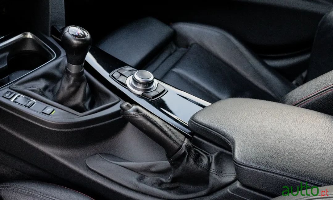 2013' BMW 320 photo #4