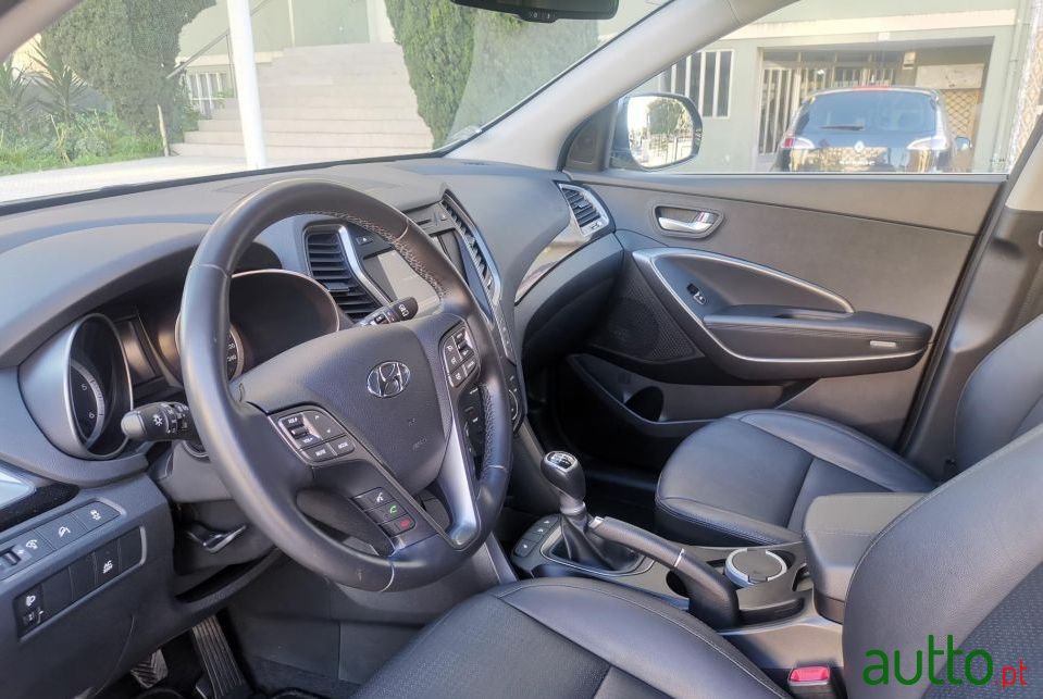 2014' Hyundai Santa-Fe photo #3