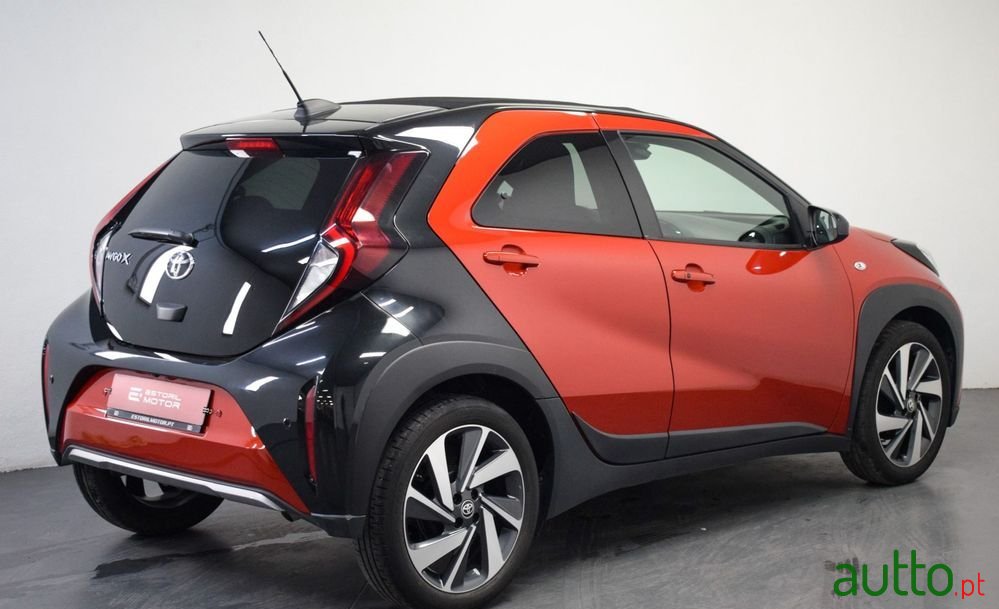 2022' Toyota Aygo X 1.0 Envy photo #3