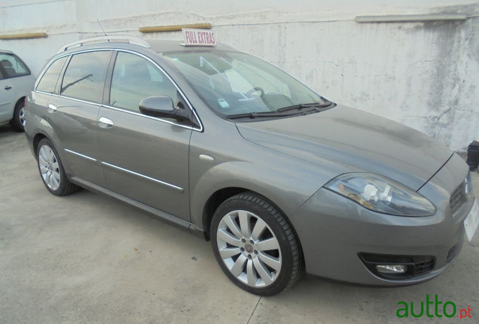 2009' Fiat Croma photo #1