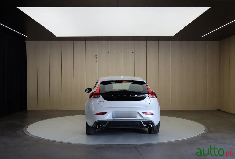 2015' Volvo V40 D2 Rdesign photo #4
