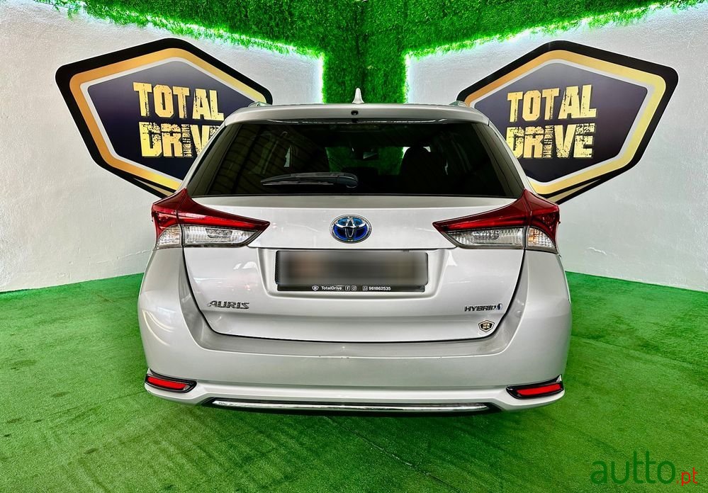 2016' Toyota Auris Touring Sports photo #6
