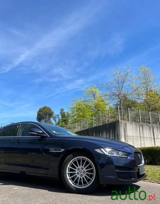 2017' Jaguar XE photo #3