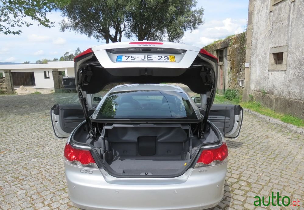 2010' Volvo C70 2.0 D Summum photo #3