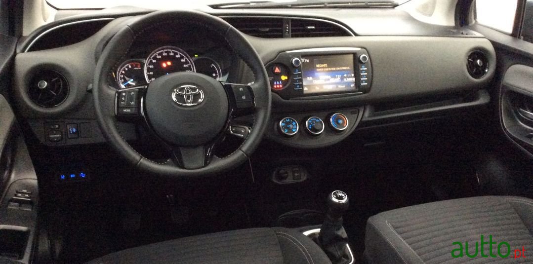 2020' Toyota Yaris photo #4