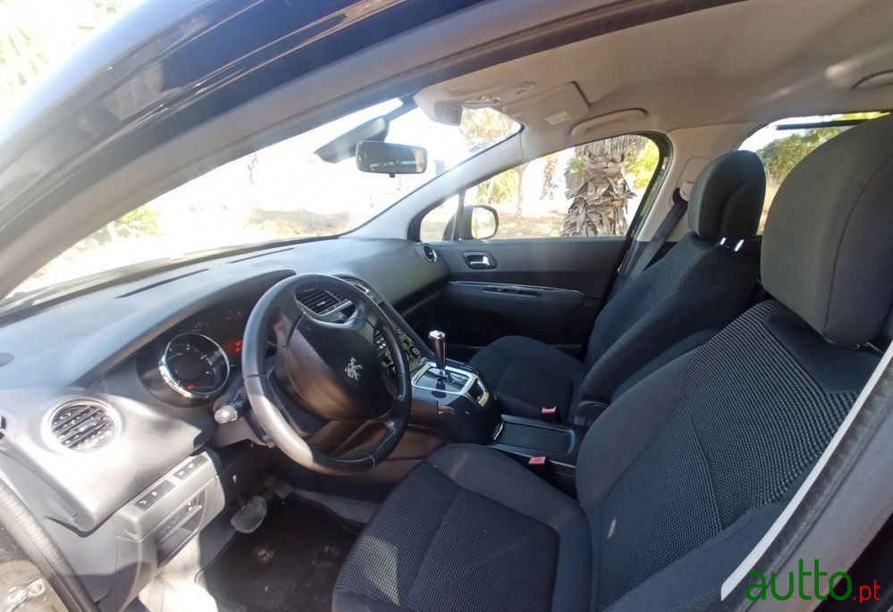 2014' Peugeot 5008 photo #5