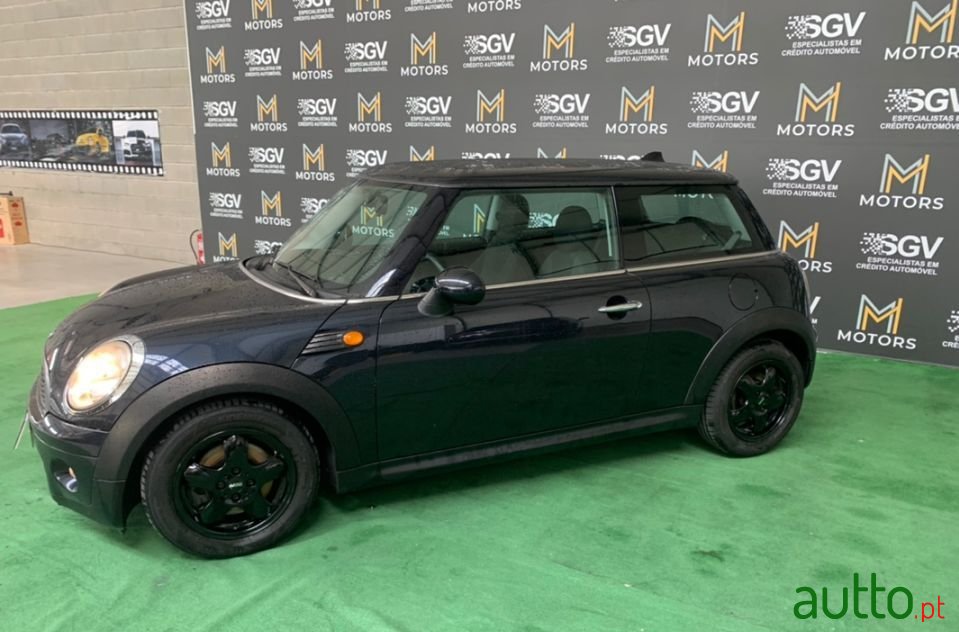 2010' MINI Cooper photo #2