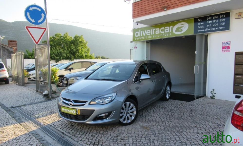 2014' Opel Astra photo #3