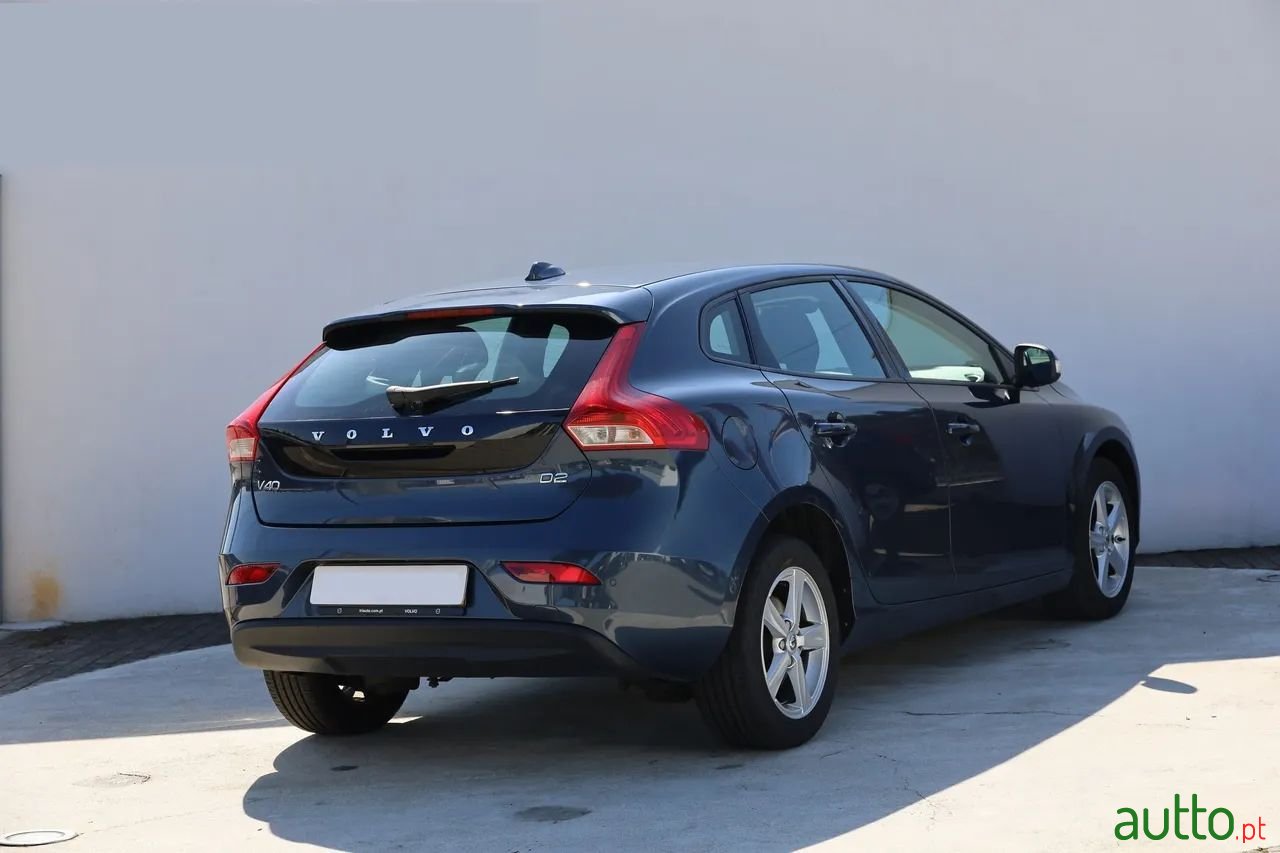 2018' Volvo V40 photo #2