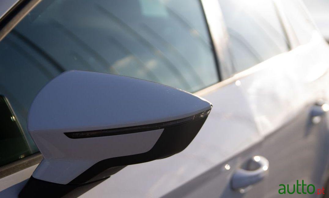 2014' SEAT Leon St photo #2