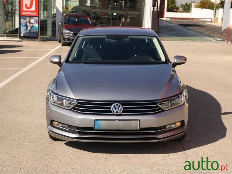 2019' Volkswagen Passat photo #3