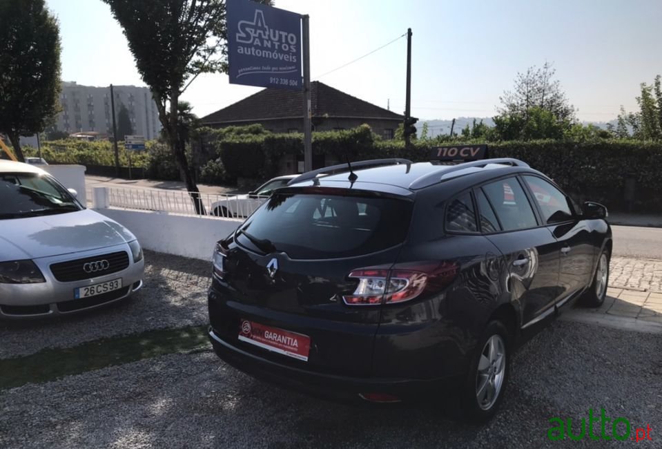 2011' Renault Megane Sport Tourer photo #4