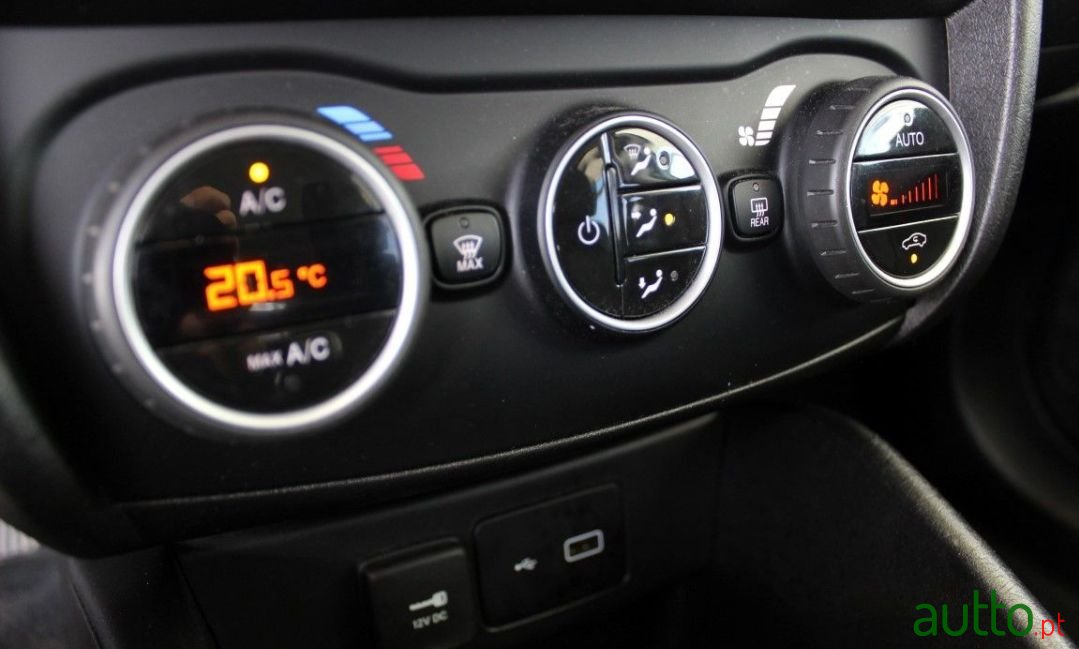 2020' Fiat Tipo Station Wagon photo #5