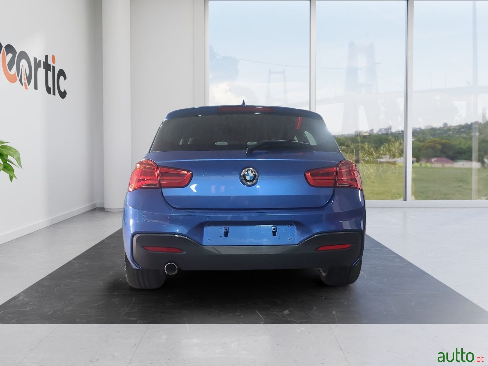2015' BMW 118 photo #4