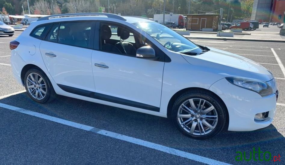 2011' Renault Megane Break photo #2