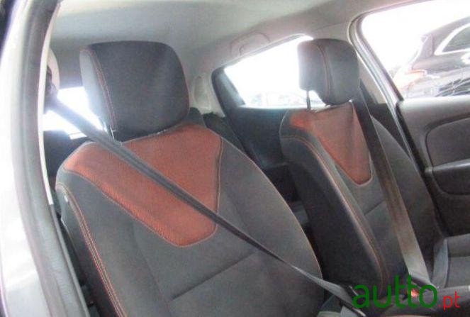 2013' Renault Clio photo #3